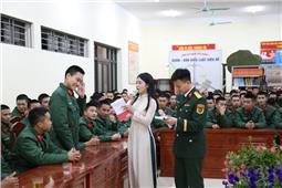 Lữ đoàn Pháo binh 382: Giao lưu cán bộ, chiến sĩ cũ với chiến sĩ mới với chủ đề “Tâm tình đồng đội”.